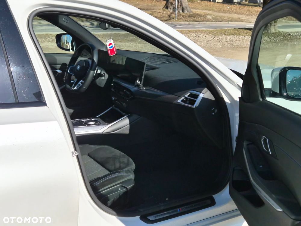 BMW Seria 3 320d xDrive mHEV - 11