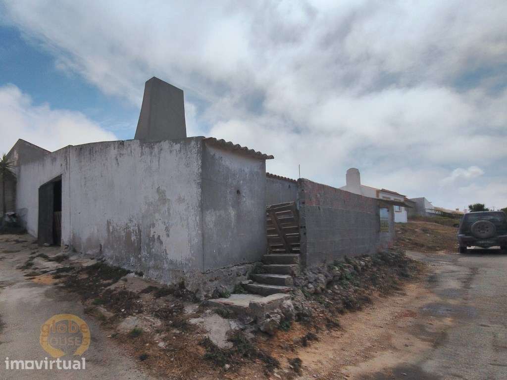 Ruína inserida em Terreno com 230m2 - Grande imagem: 3/7