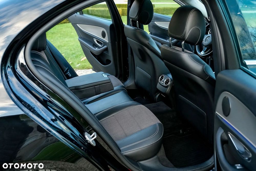 Mercedes-Benz Klasa E 220 d 9G-TRONIC - 25