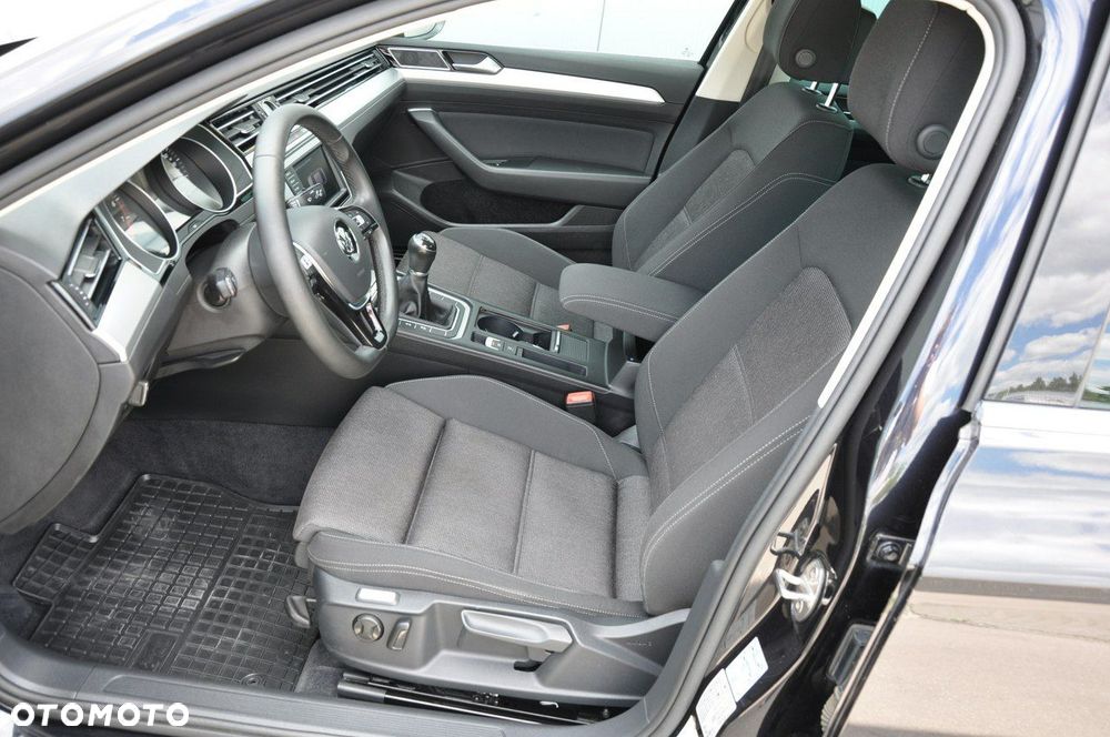 Volkswagen Passat - 10