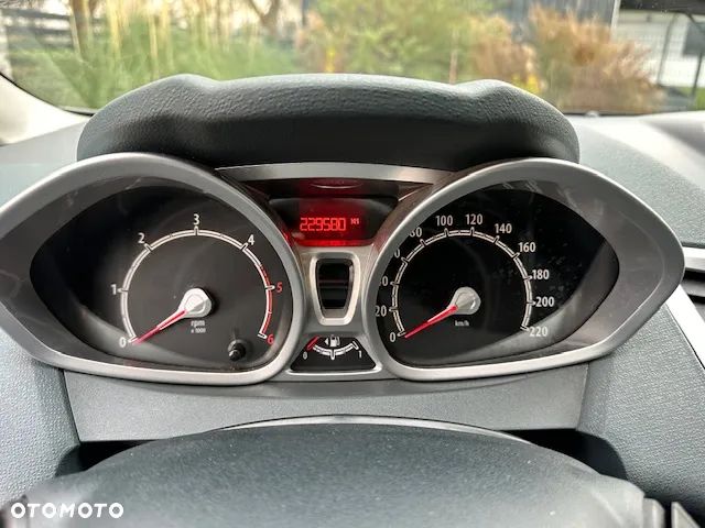 Ford Fiesta 1.6 TDCI Individual - 11