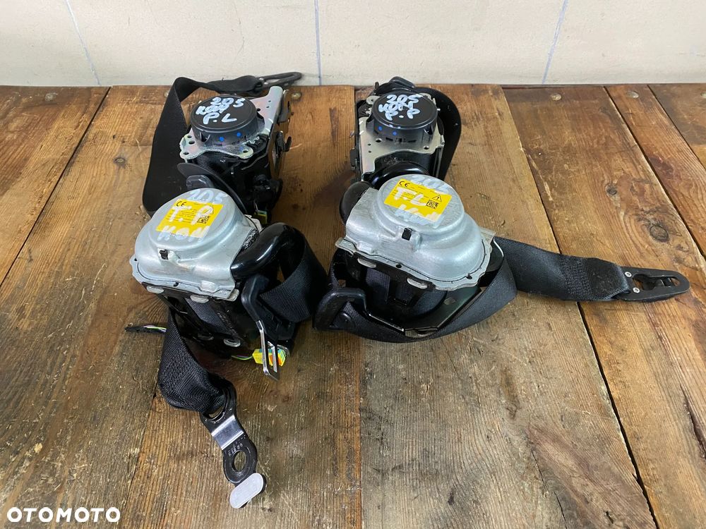 MERCEDES 205 kombi pas bezpieczenstwa komplet 4 szt. - 1