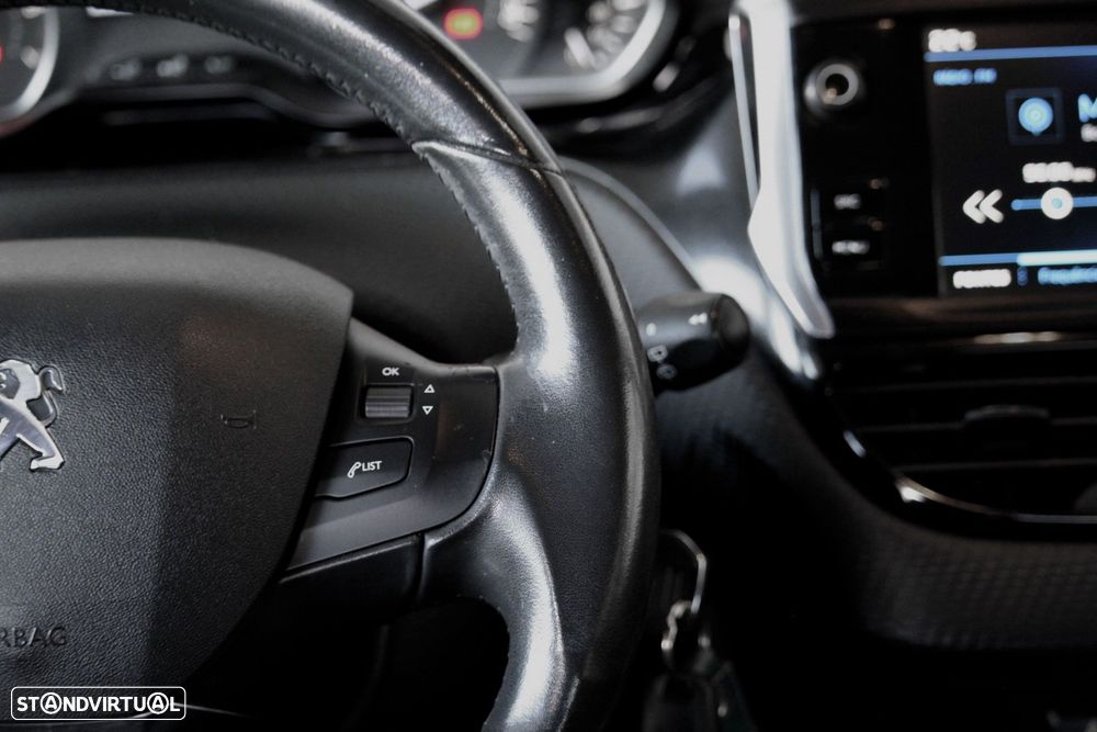 Peugeot 208 1.2 PureTech Style - 17