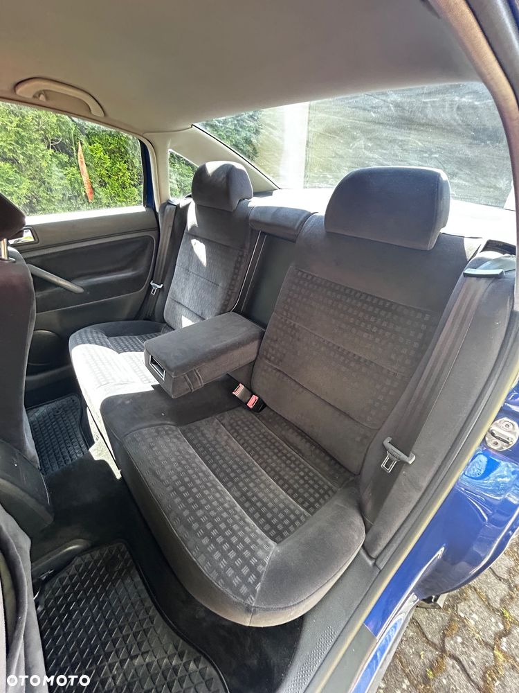 Volkswagen Passat 1.8T Comfortline - 10