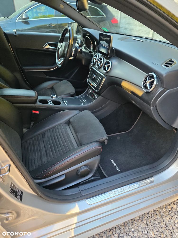 Mercedes-Benz CLA 180 7G-DCT AMG Line - 30
