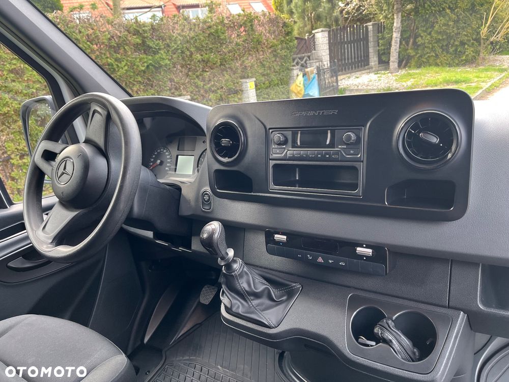 Mercedes-Benz SPRINTER - 11