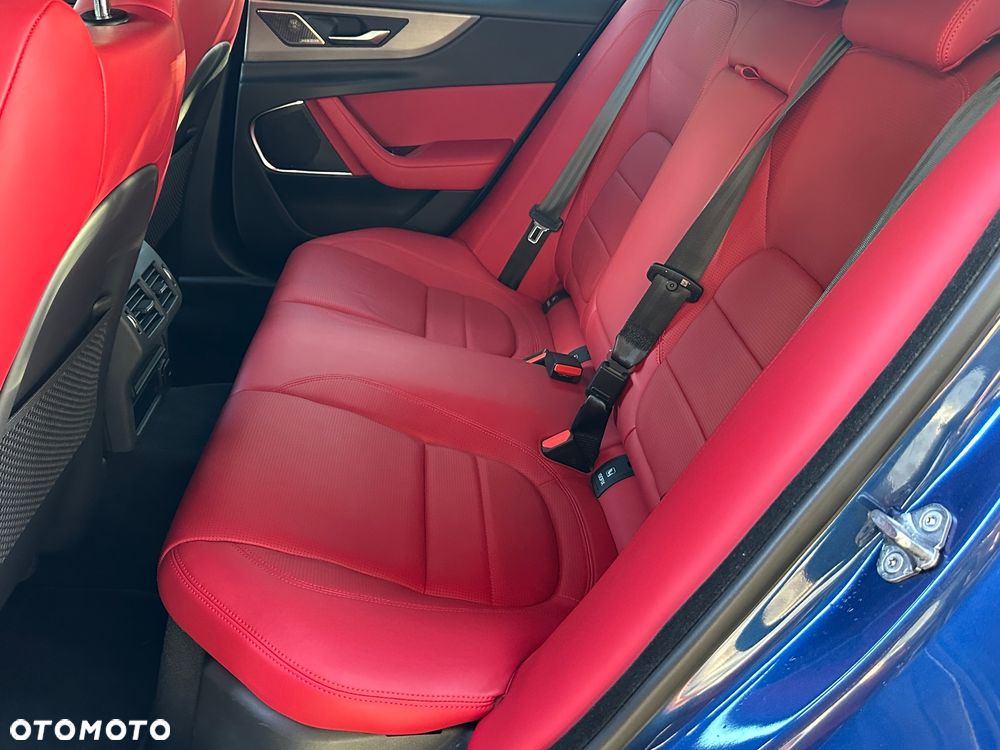 Jaguar XE 2.0 P300 AWD R-Dynamic HSE - 15