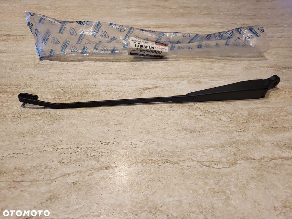 ramię wycieraczki tył Daewoo  NUBIRA Hatchback