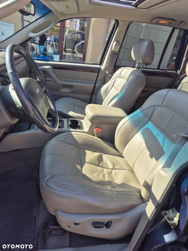 Jeep Grand Cherokee - 31