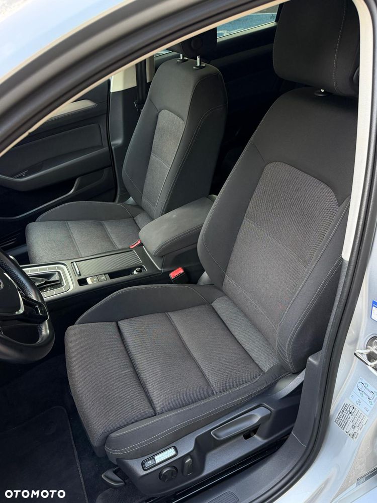 Volkswagen Passat - 13