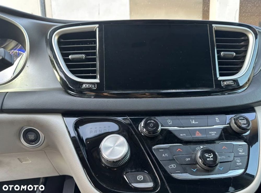 Chrysler Pacifica - 5