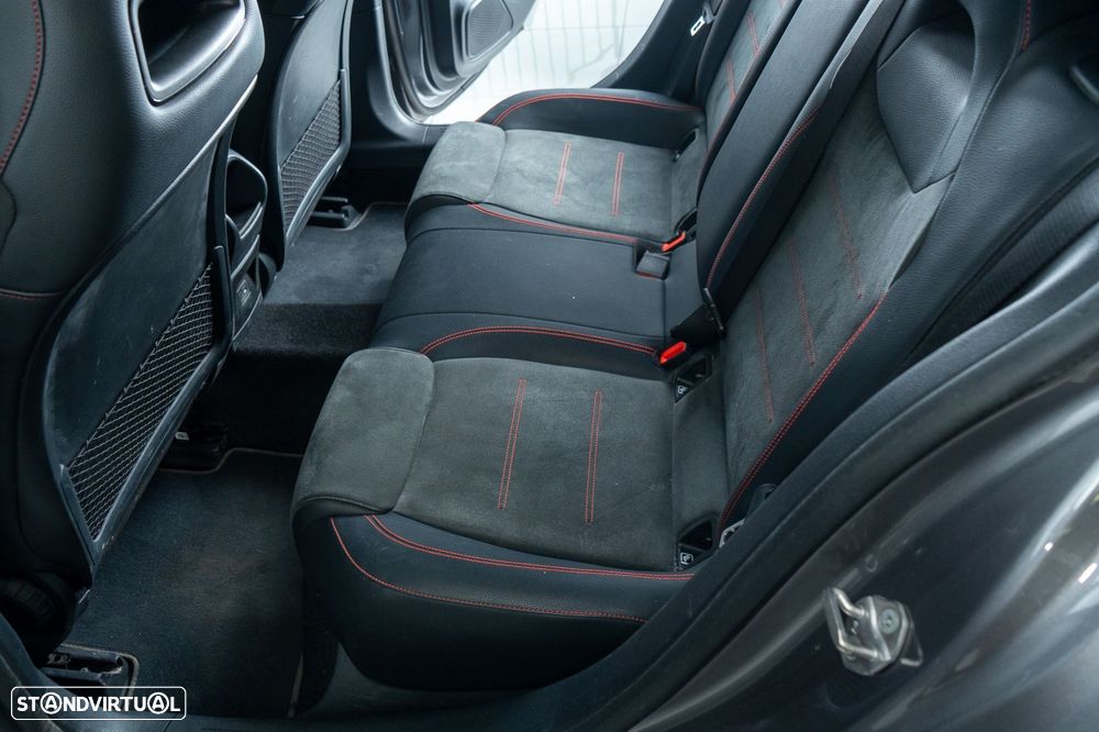 Mercedes-Benz A 250 e AMG Line - 9