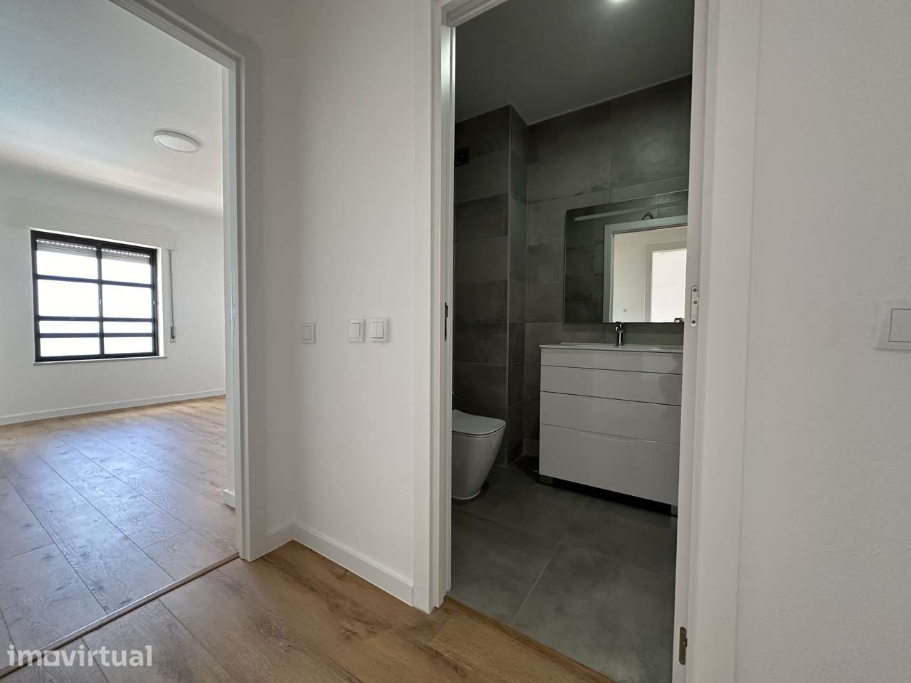 Apartamento T2 totalmente renovado com vista mar em primeira linha - Grande imagem: 4/18