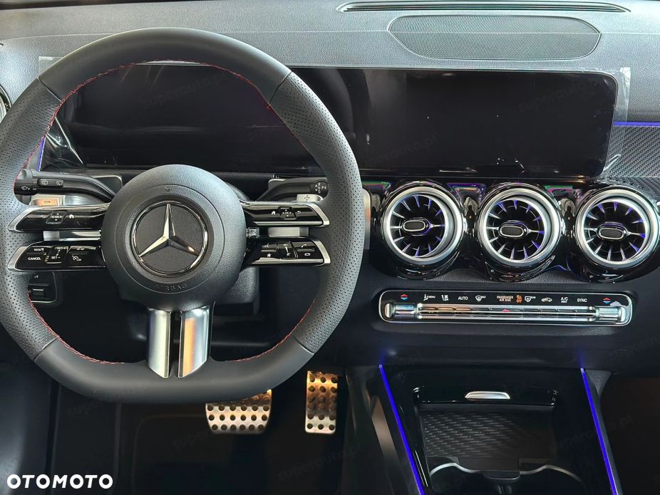 Mercedes-Benz GLB 200 AMG Line 7G-DCT - 7