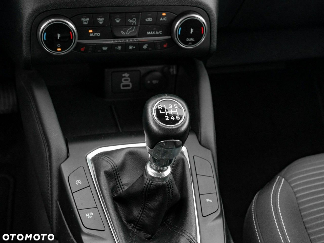 Ford Kuga 1.5 EcoBoost FWD Titanium - 19