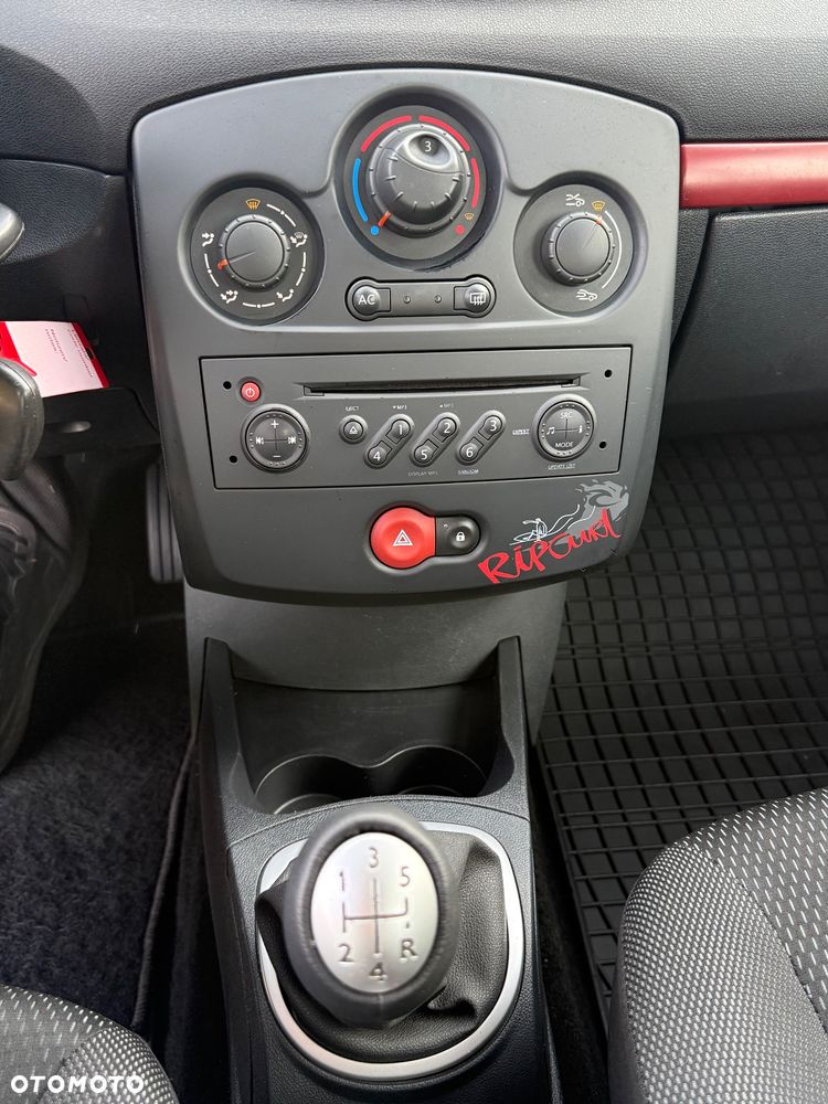 Renault Clio 1.2 16V Emotion - 25