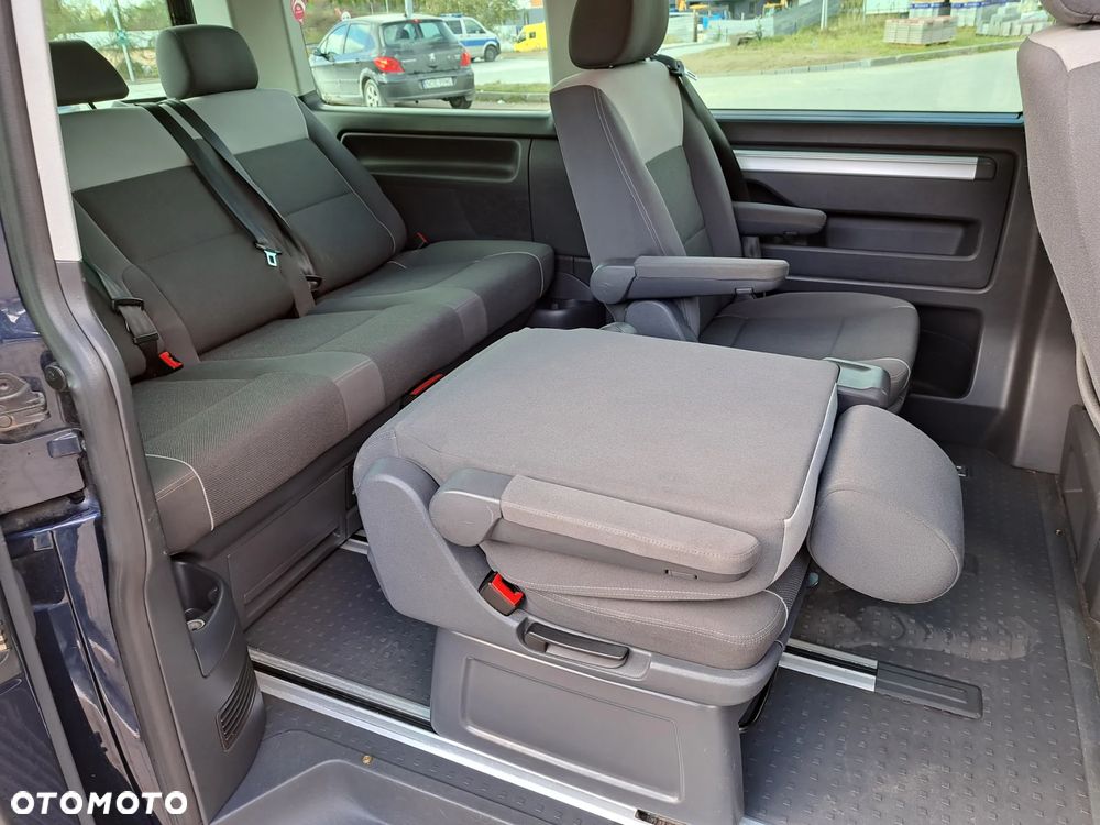 Volkswagen Multivan - 22