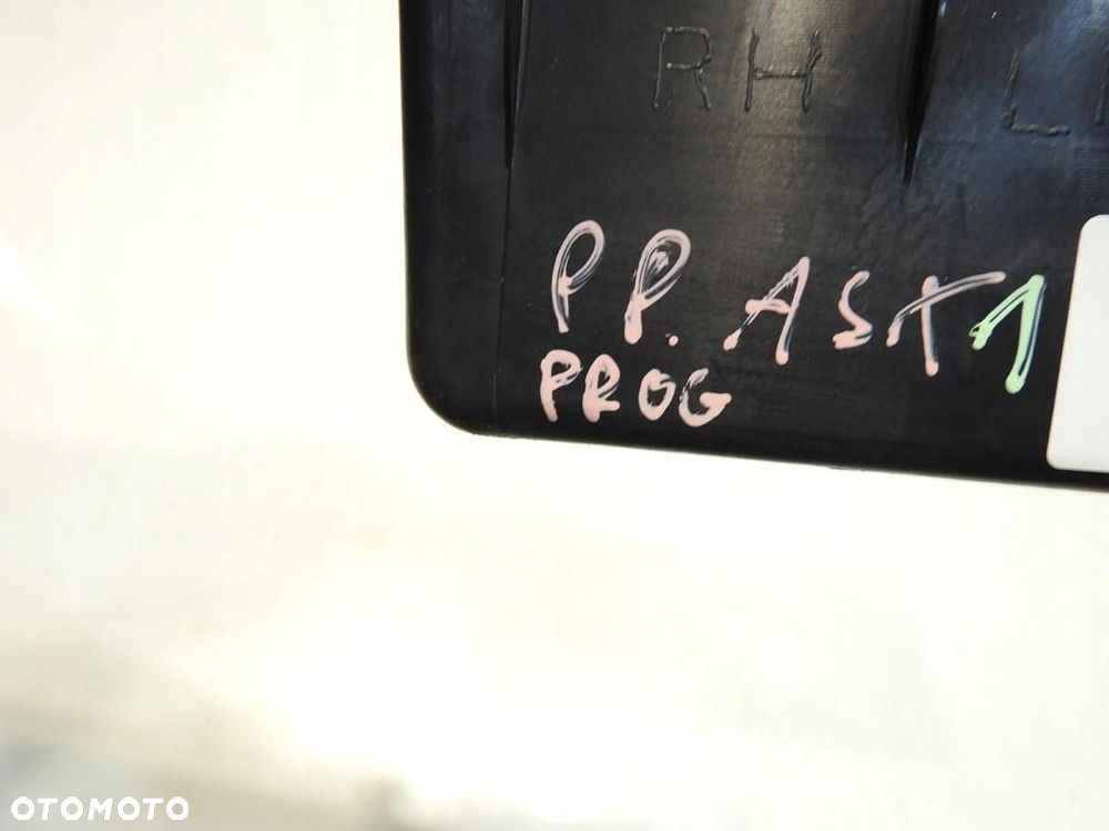 OSŁONA ZAŚLEPKA PROGU PRAWY PRZÓD MITSUBISHI ASX - 2