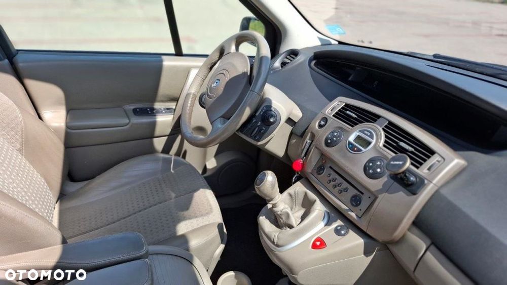 Renault Scenic 1.9 dCi Confort Privilege - 31
