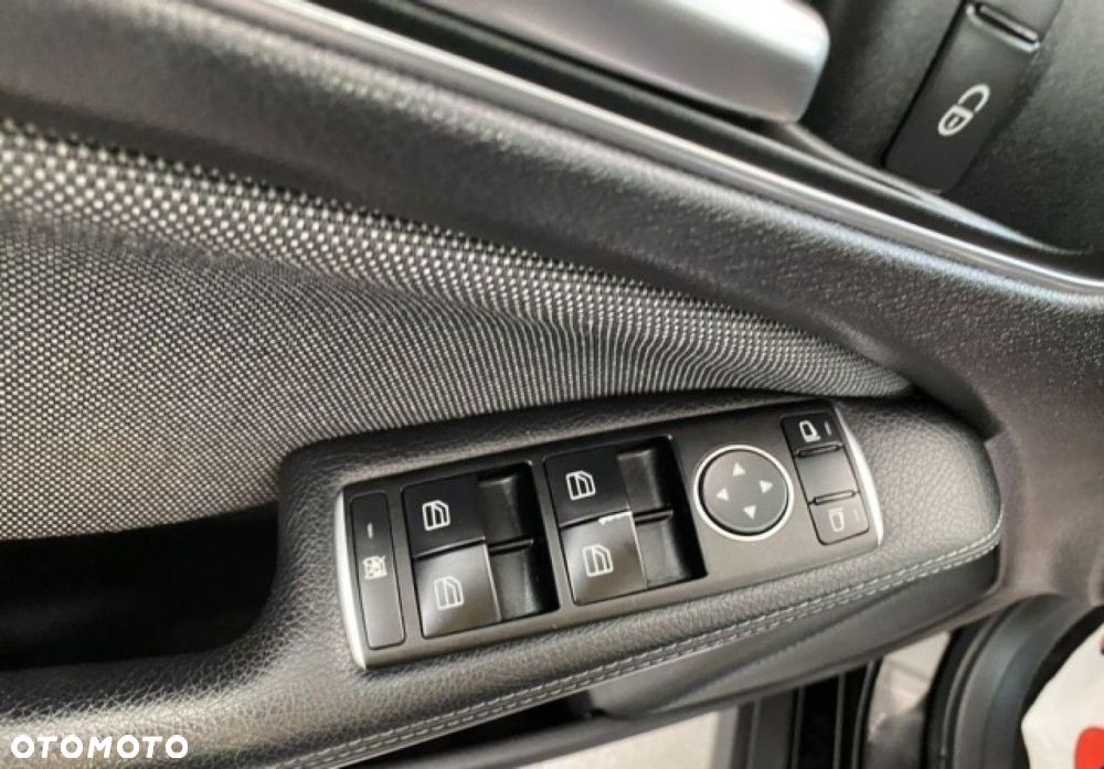 Mercedes-Benz GLA - 13