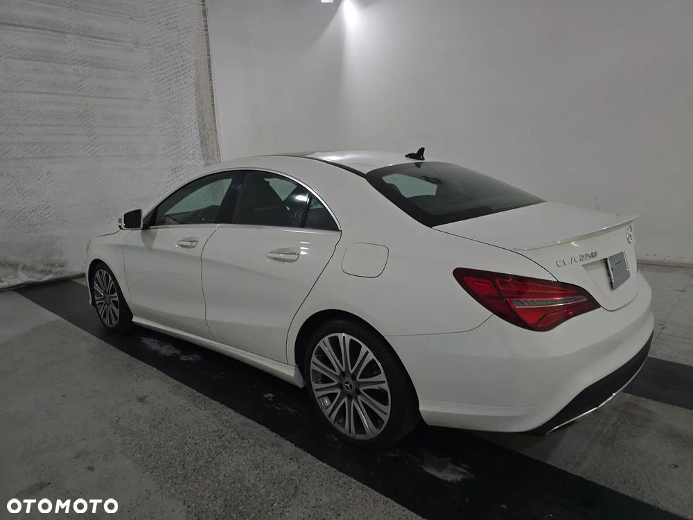 Mercedes-Benz CLA 250 4Matic 7G-DCT - 2
