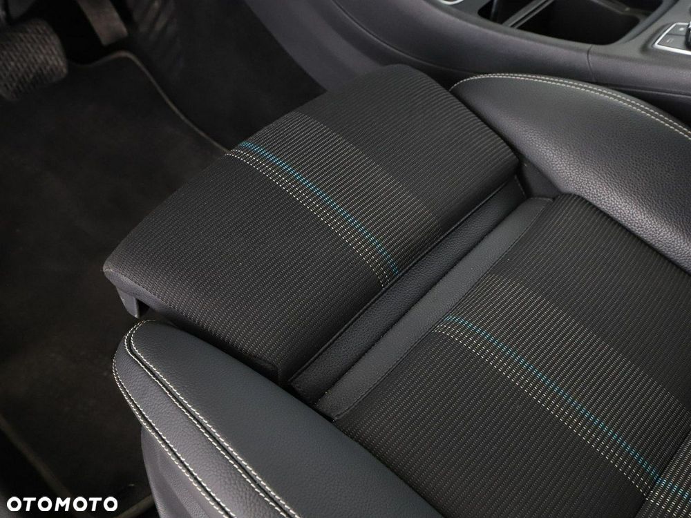 Mercedes-Benz CLA 180 7G-DCT Urban - 36