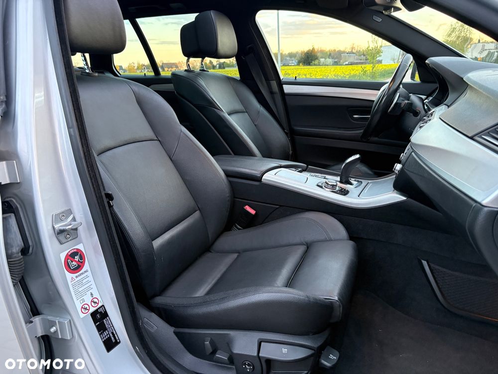 BMW Seria 5 525d Sport-Aut Modern Line - 34