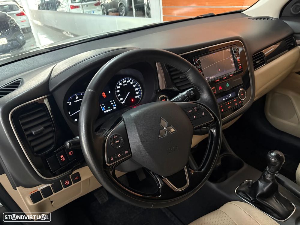 Mitsubishi Outlander 2.2 DI-D Intense Black Edition - 9