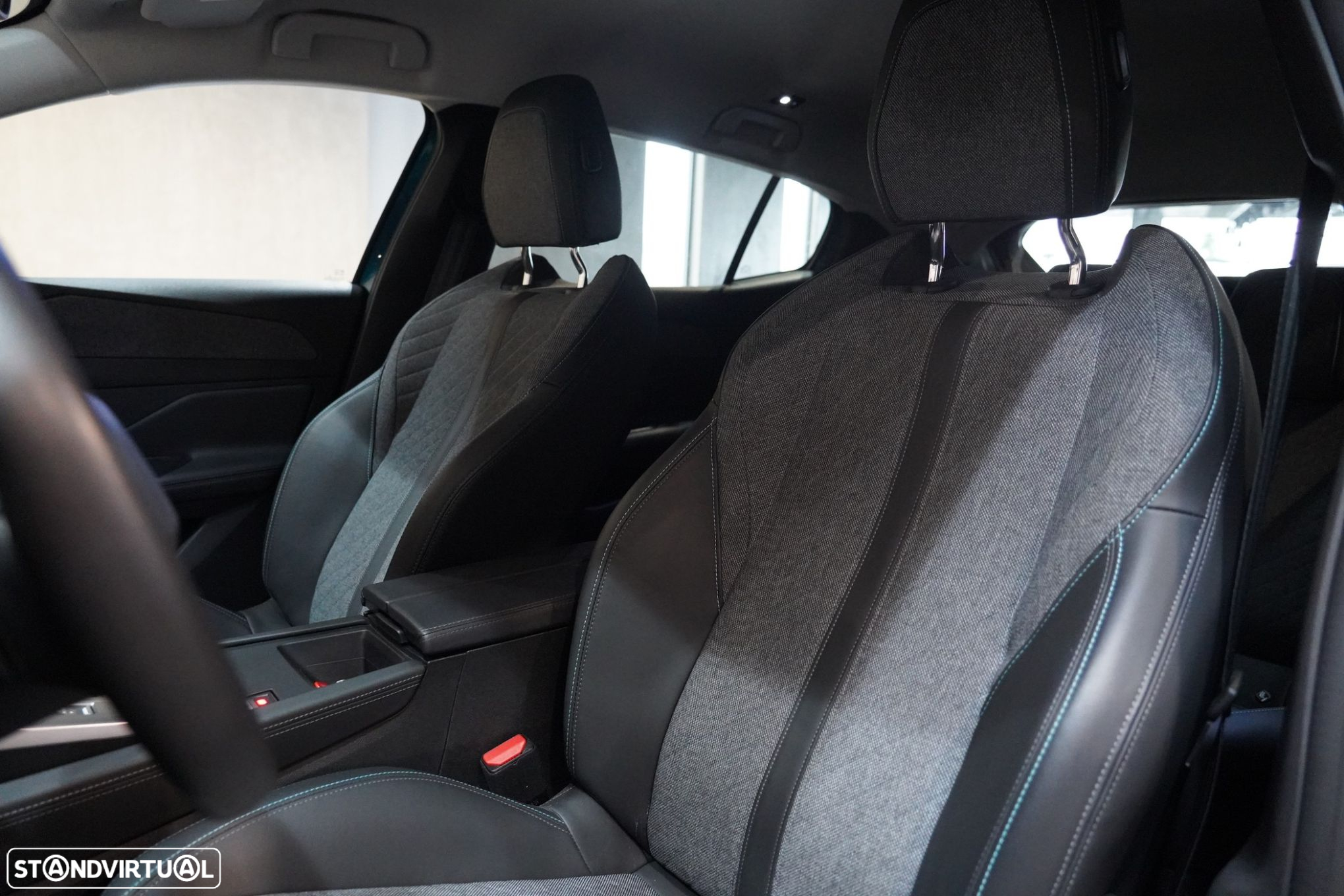 Peugeot 408 1.2 PureTech Allure EAT8 - 23
