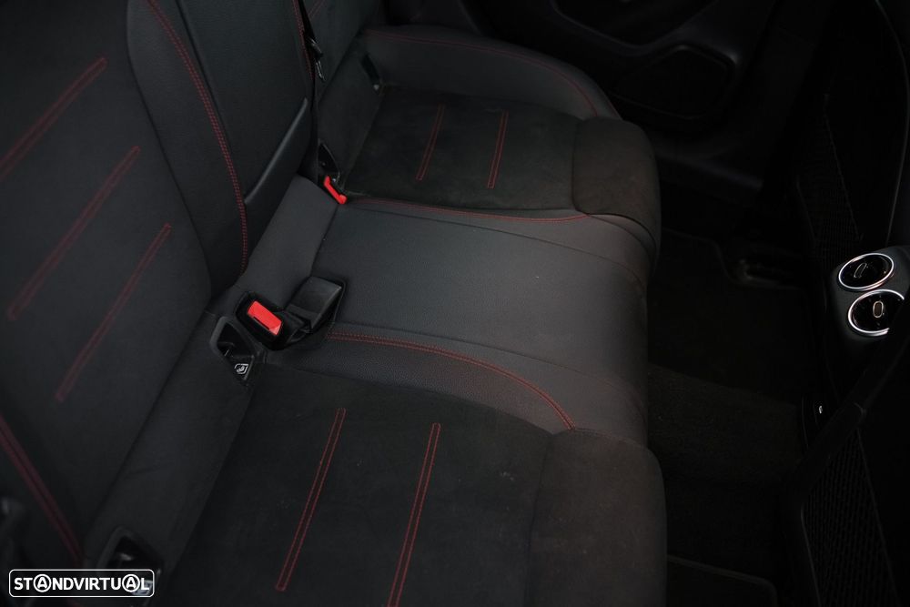 Mercedes-Benz A 250 e - 26