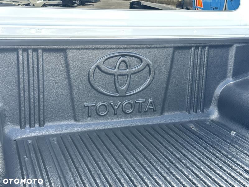 Toyota Hilux - 32