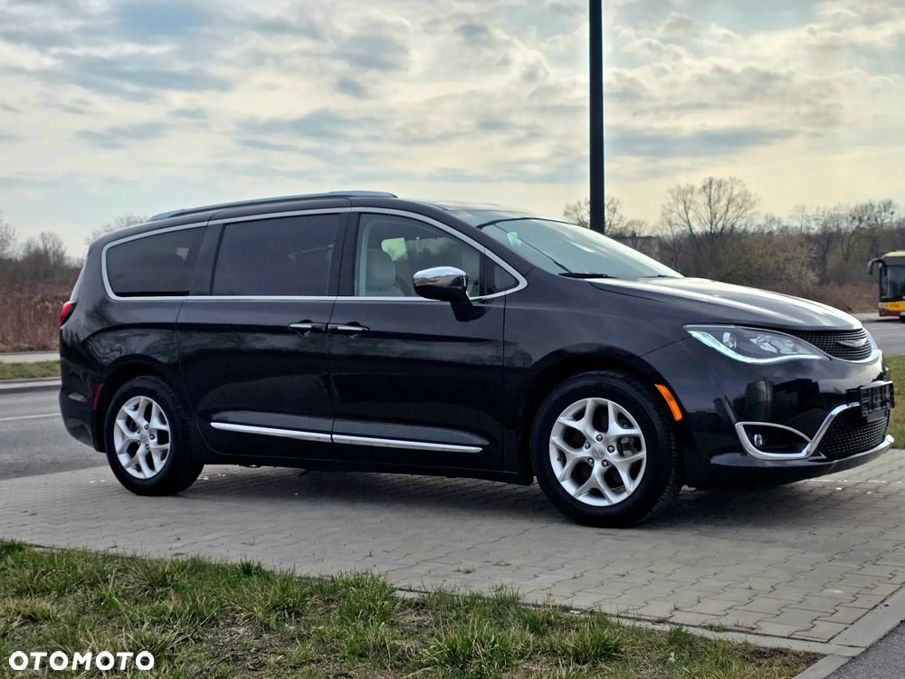 Chrysler Pacifica - 4