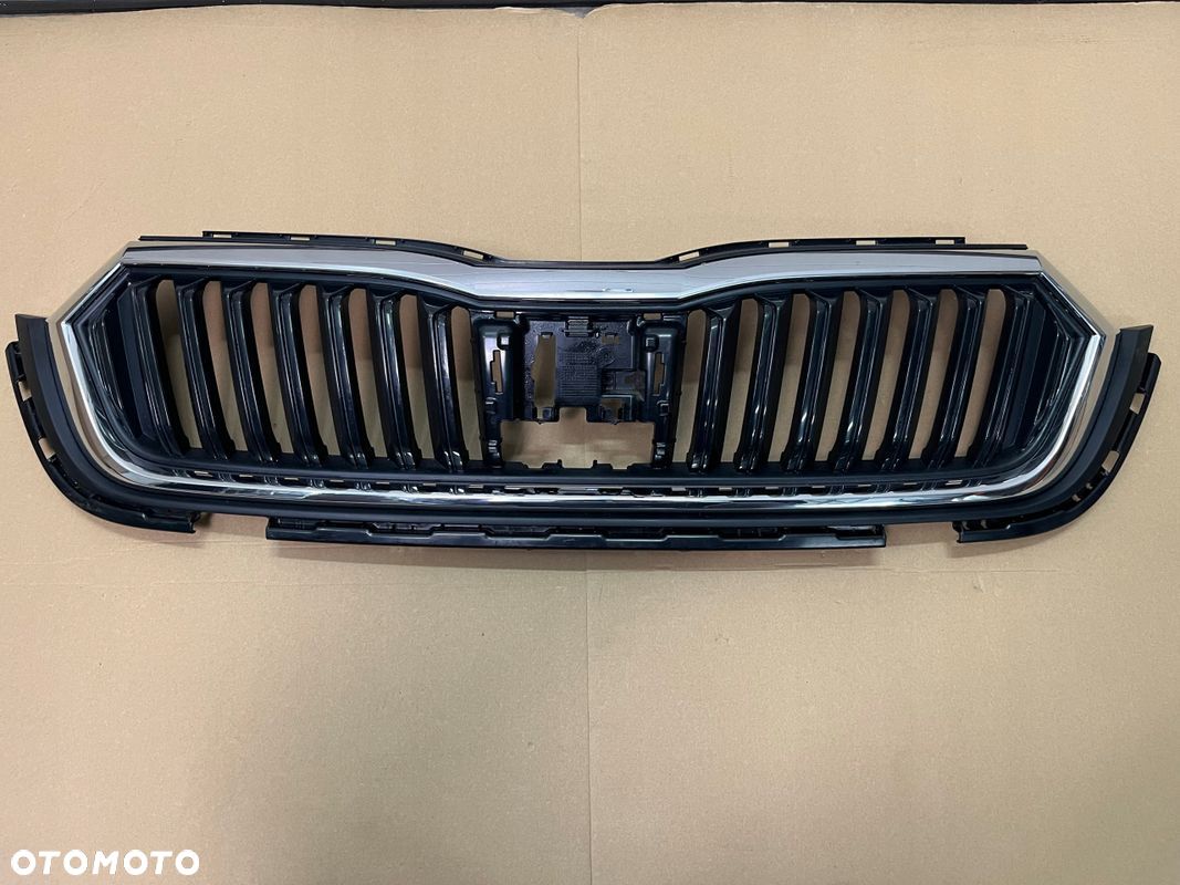 GRILL SKODA OCTAVIA IV ATRAPA ZDERZAKA OCTAVIA IV GRILL 2019-2024 - 1