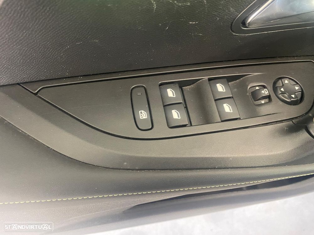 Peugeot 2008 PureTech 130 EAT8 GT Pack - 19