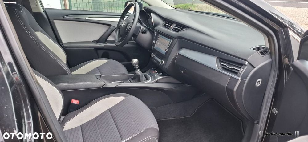 Toyota Avensis - 10