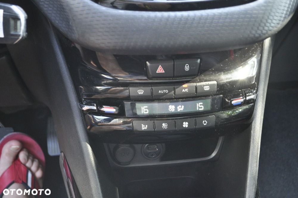 Peugeot 2008 - 16