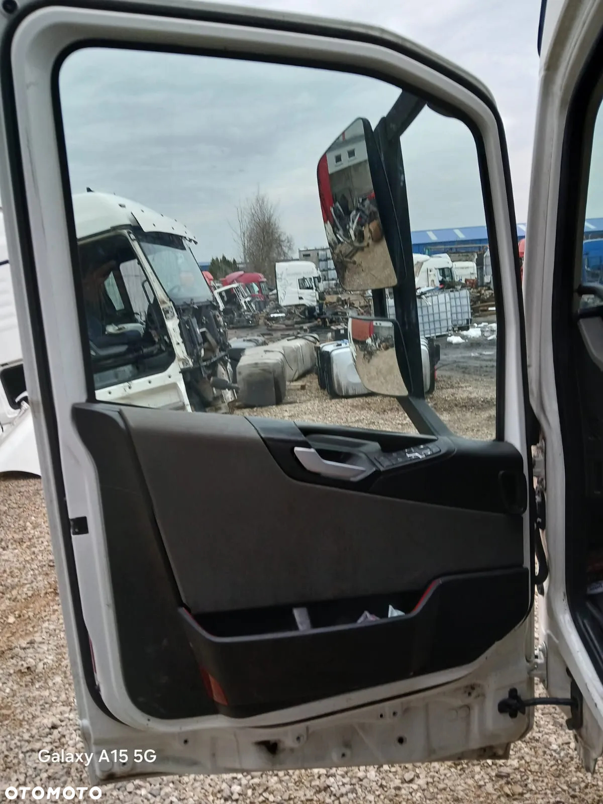 DRZWI KOMPLETNE STRONA LEWA VOLVO FH 4  2017rok - 2