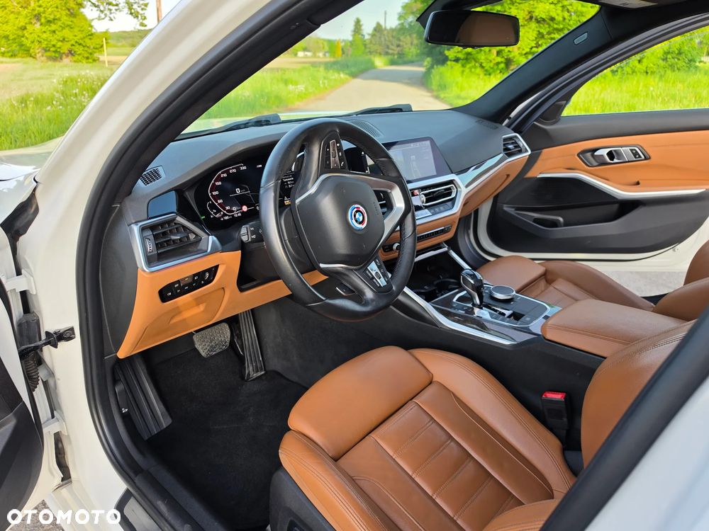 BMW Seria 3 330i Sport Line sport - 12