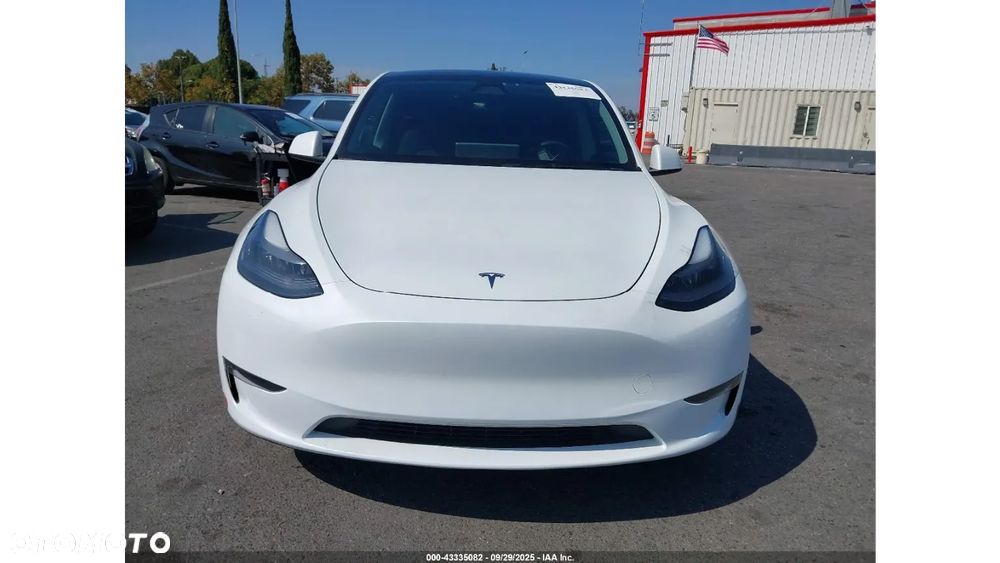 Tesla Y - 6