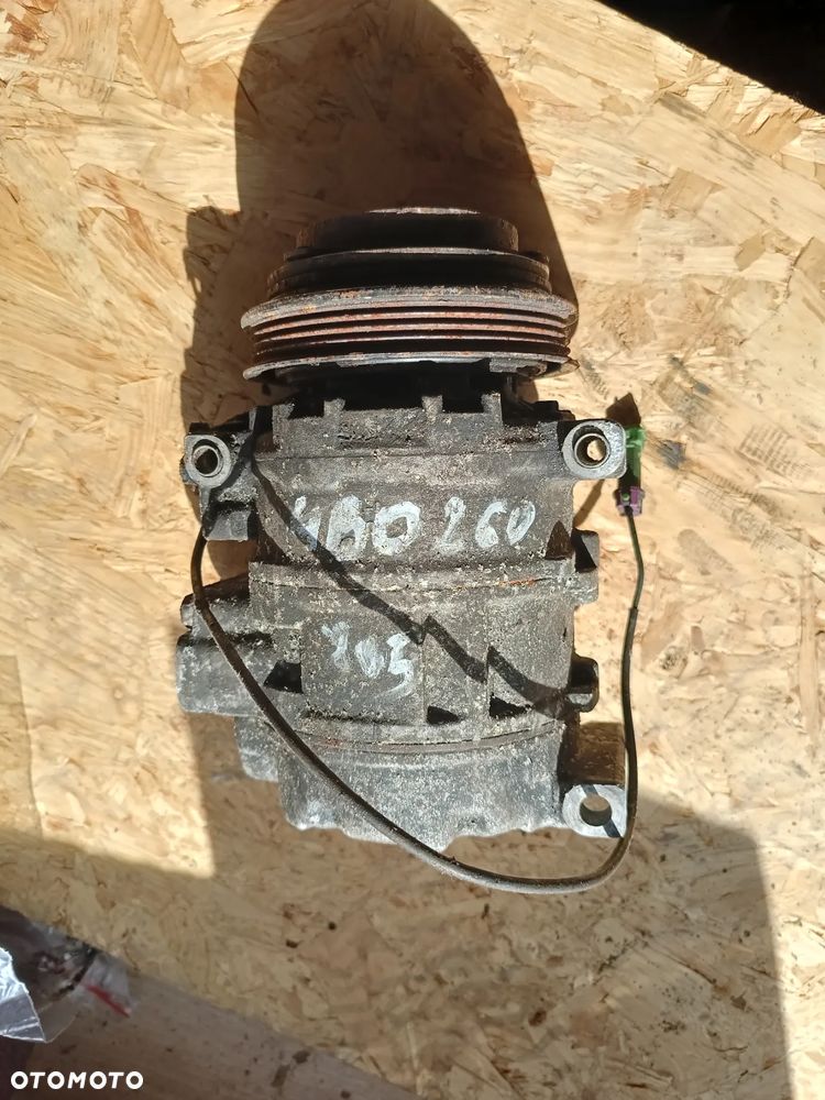 SPRĘŻARKA KLIMATYZACJI AUDI A6 C5 2,5TDI 4B0260805 - 2