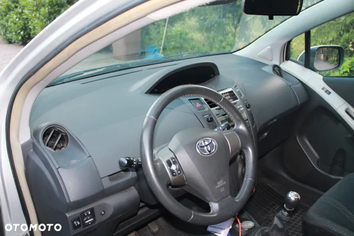 Toyota Yaris - 8