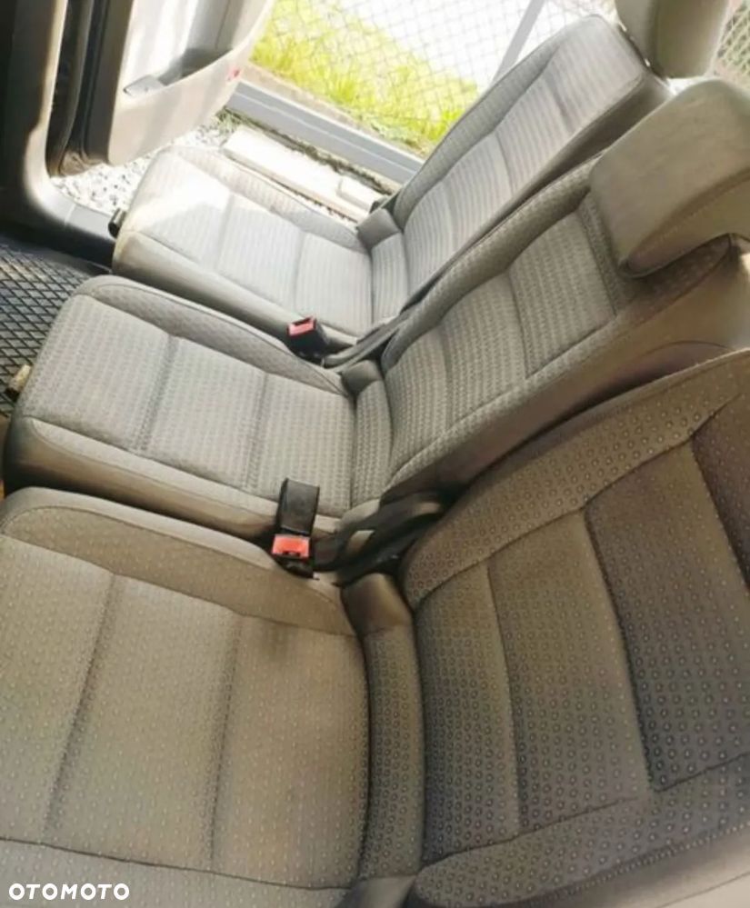 Volkswagen Touran - 2