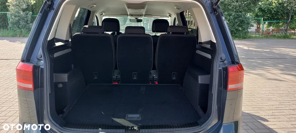Volkswagen Touran 2.0 TDI SCR DSG ACTIVE - 9