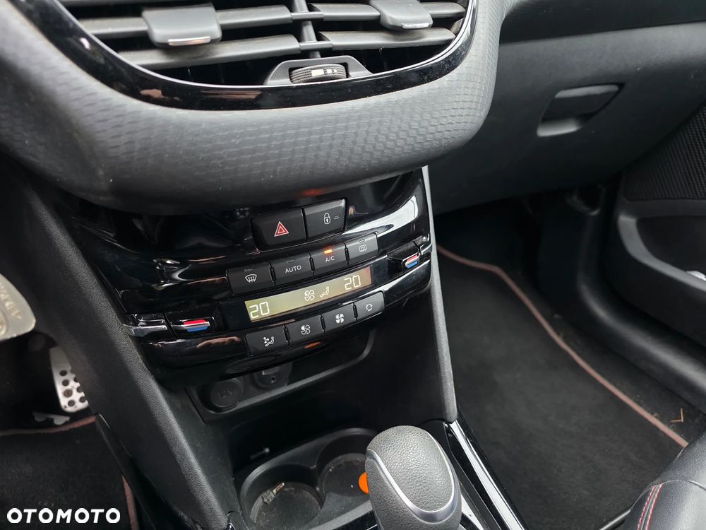 Peugeot 2008 PureTech 110 Stop&Start EAT6 GT-Line Edition - 10