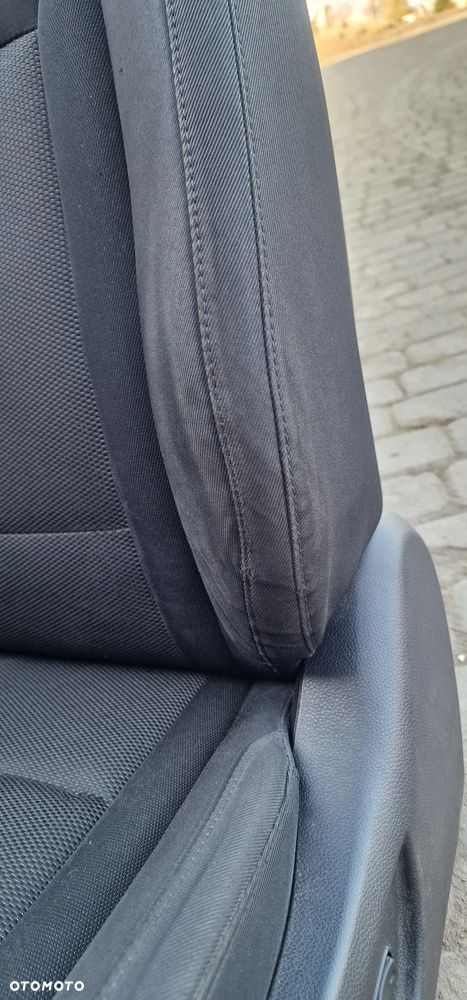 FOTEL PRZÓD PRAWY LEWY ELEKTRYCZNIE GRZANE HYUNDAI i40 - 21