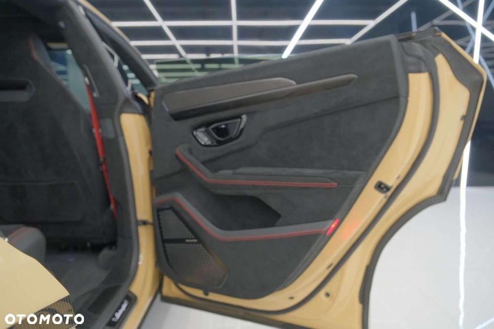 Lamborghini Urus - 33