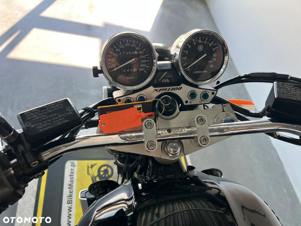 Yamaha XJR - 19