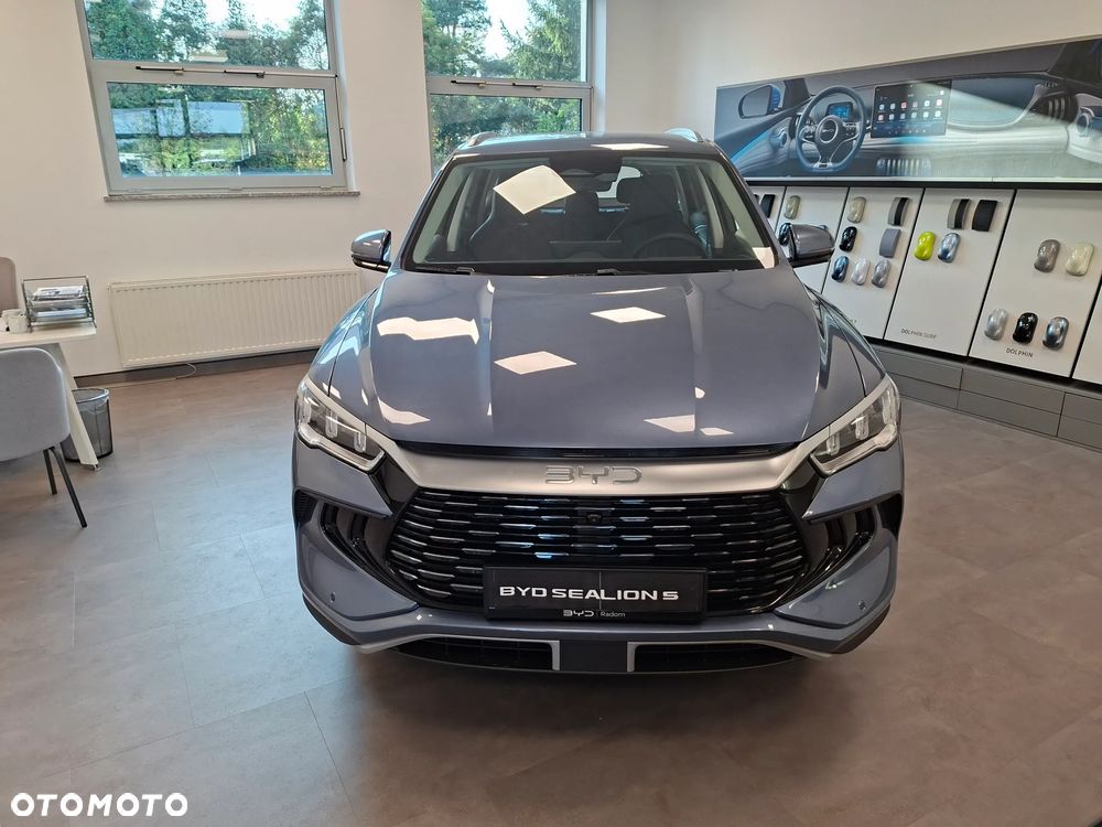 BYD Sealion 5 - 12