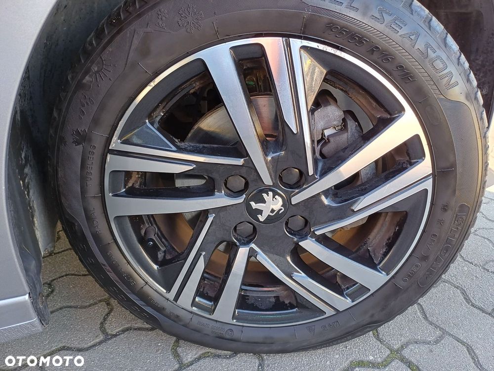 Peugeot 208 1.2 PureTech Allure S&S EAT8 - 9