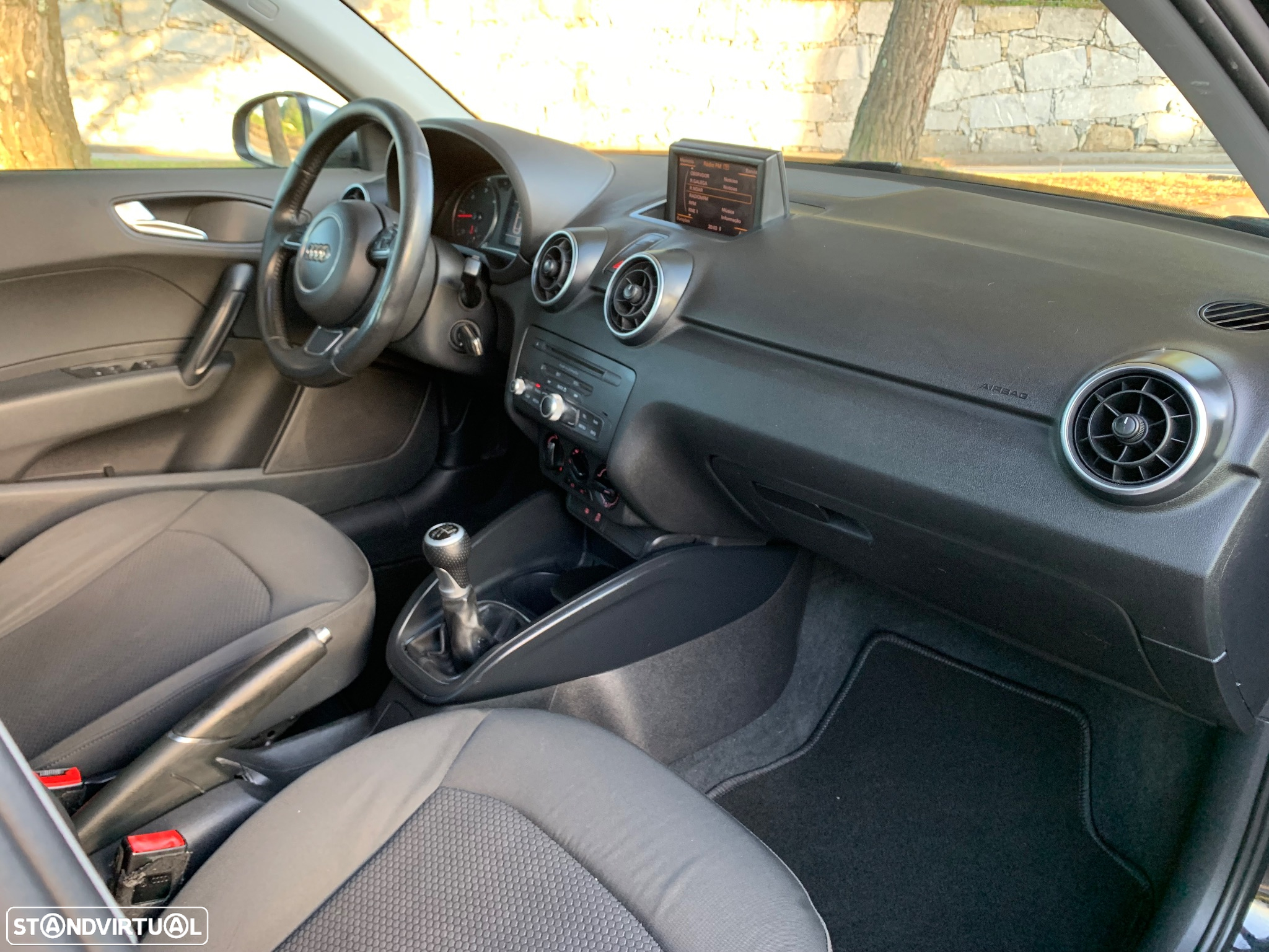 Audi A1 Sportback 1.6 TDI Admired - 9